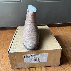 JOURNEE COLLECTION WOMEN'S MYLEE WEDGE HEEL BOOTIES -TAUPE,US SIZE 5.5